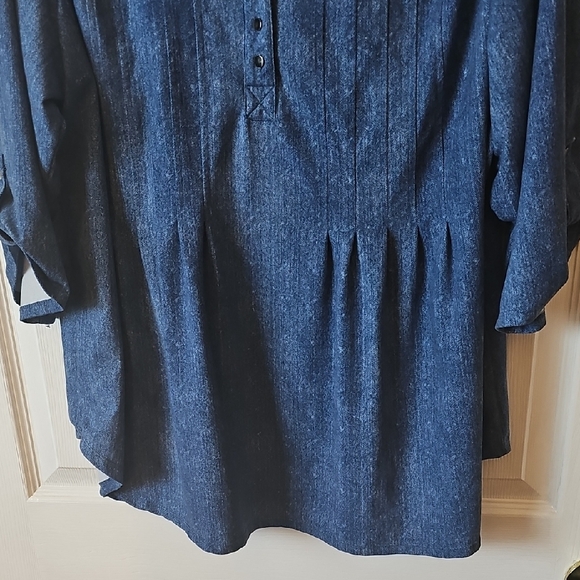 Pre-loved Robert Louis Navy Blue Blouse with Button Accents - Picture 6 of 6